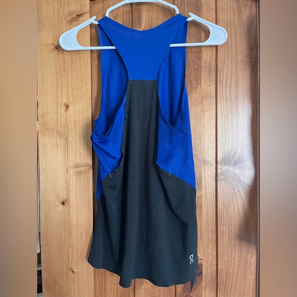 On Running Performance Tank - Picture 3 of 4